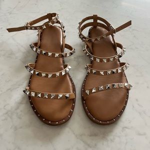 Cushionaire sandals with studs